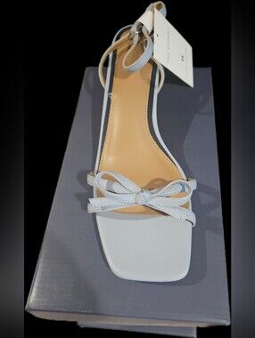 NWT "FREE ASSEMBLY" BABY BLUE W/BOW, LOW HEEL, ANKLE STRAP SUMMER SANDAL SZ-11
